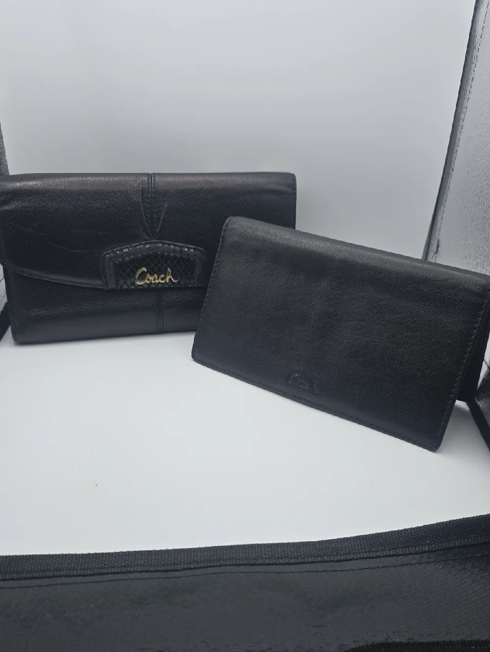 Coach Black Leather Wallet & Cheekbook Holder W/ Gold Hardware (GOOD/FAIR)✨️🖤✨️ - Picture 1 of 15